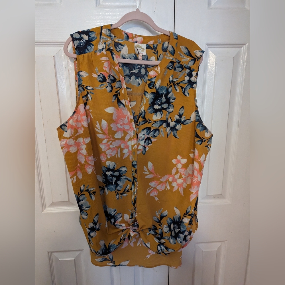 Fig and Flower yellow floral button down sleeveless blouse 3X